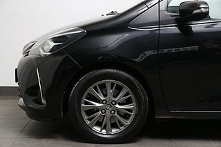 Halvkombi Toyota Yaris 2 av 23