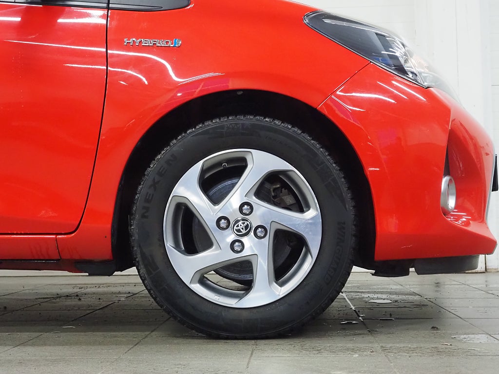 Toyota Yaris Hybrid e-CVT Edition Feel Backkamera Låga mil 2016