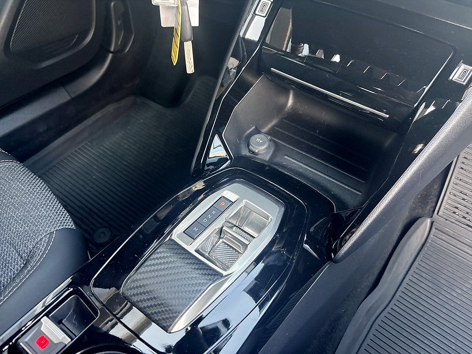 Bild på Peugeot 2008 Allure 1.2 PT 130hk B-KAMERA CARPLAY