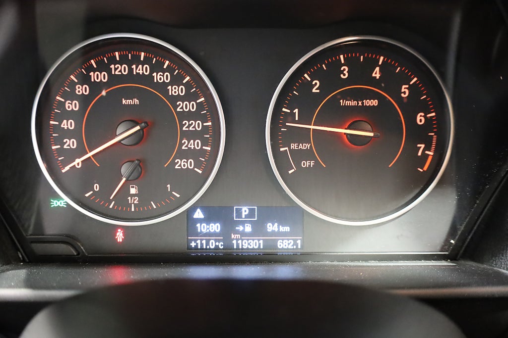 BMW M135i AUT M-Sport 320hk H&K Läder Blåtand Nyservad