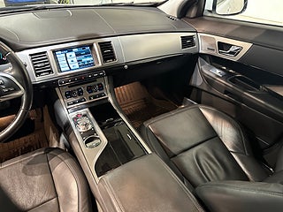 Jaguar XF 3.0 V6 AWD Taklucka Kamera GPS Meridian S/V-hjul