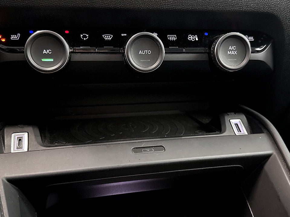 Bild på Citroën e-C4 Shine 50kWh 136hk Aut B-KAMERA CARPLAY