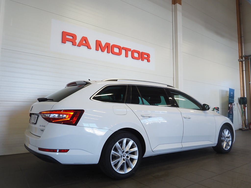 Skoda Superb 2.0 TDI 4x4 190hk Kombi Style | Drag | Värmare 2018