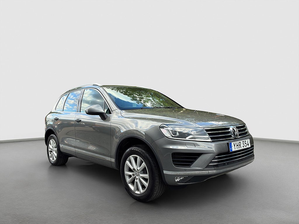 Volkswagen Touareg 3.0 TDI 4M 204hk Skinn D-Värmare Backkamera Drag V-Hjul