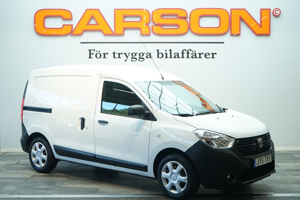 Nu har vi på Carson fått in en Dacia Dokker Express 1.5. Modellen erbjuder en av de mest populära skåpbilarna på marknaden. Oavsett om du jobbar inom budtjänst, hantverk, leveransservice eller bygg förtjänar du ett riktigt bra hantverk. Med ett lastutrymme på hela 3300L får du plats med det mesta vardagen slänger mot dig. Varmt välkomna till Carson Sverige AB, vi finns på Fågelsångsv. 8 i Vallentuna, all our cars are available for export.
