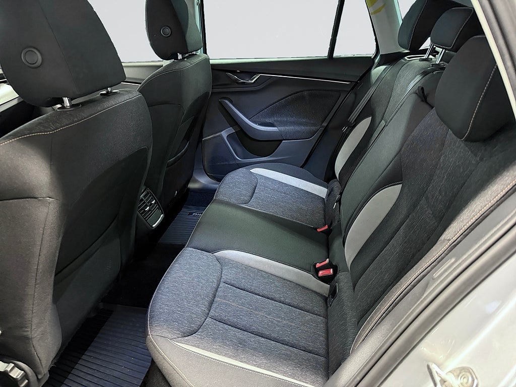 Skoda Kamiq 1.0 TSI Adventure Edition Style Drag Adapt-fart Bkamera bild 13