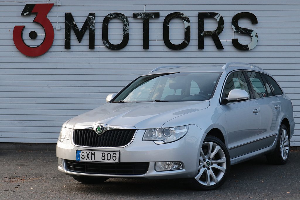 Skoda Superb Kombi 2.0 TDI Sensorer Navi Drag *Två brukare*