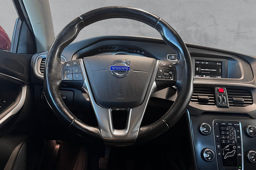 Volvo V40 D2 Momentum Fullservad Välvårdad VOC Värmare