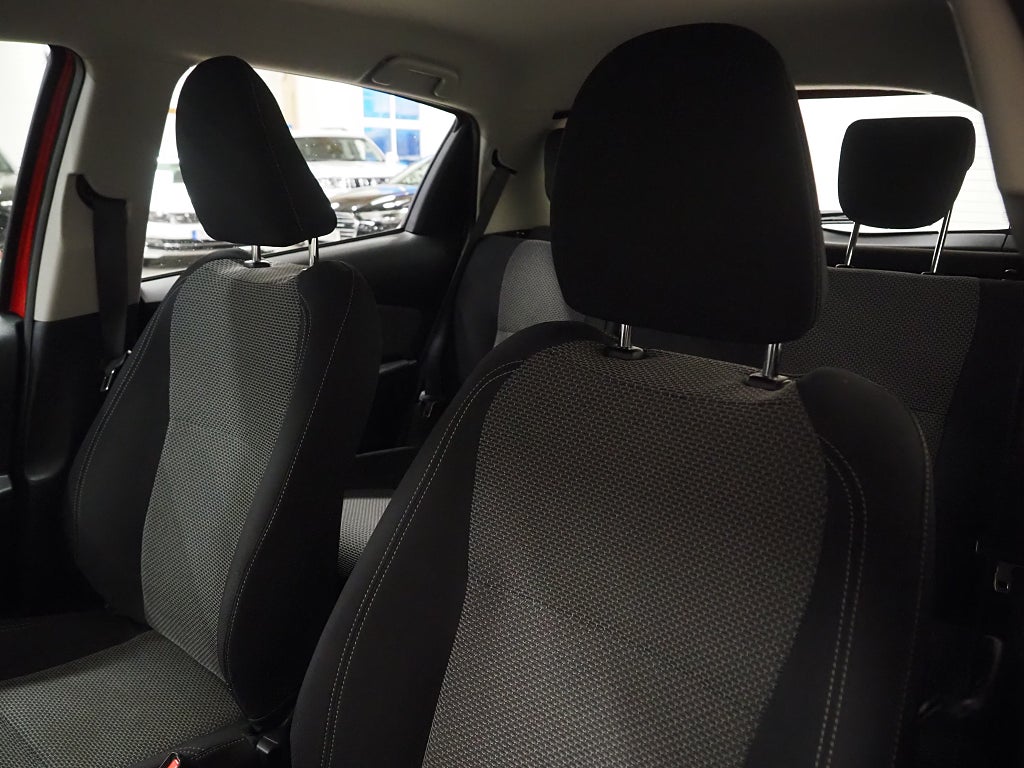 Toyota Yaris Hybrid e-CVT Edition Feel Backkamera Låga mil