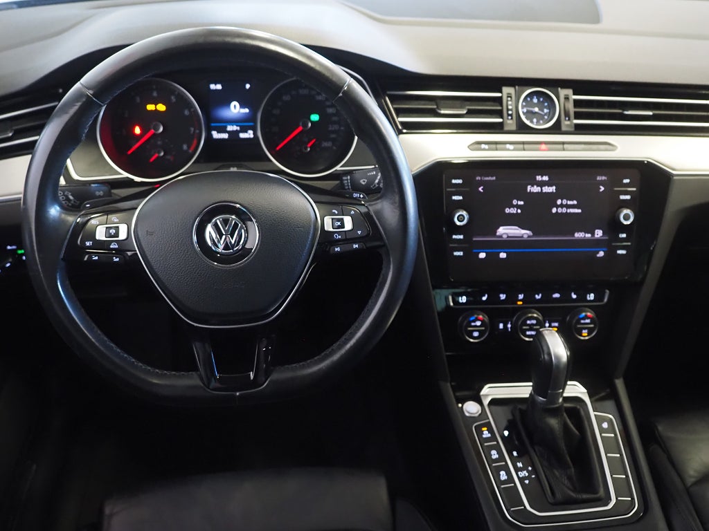 Volkswagen Passat Sportscombi 2.0 TSI 220hk GT Drag Kamera P-Värm Läder 2018