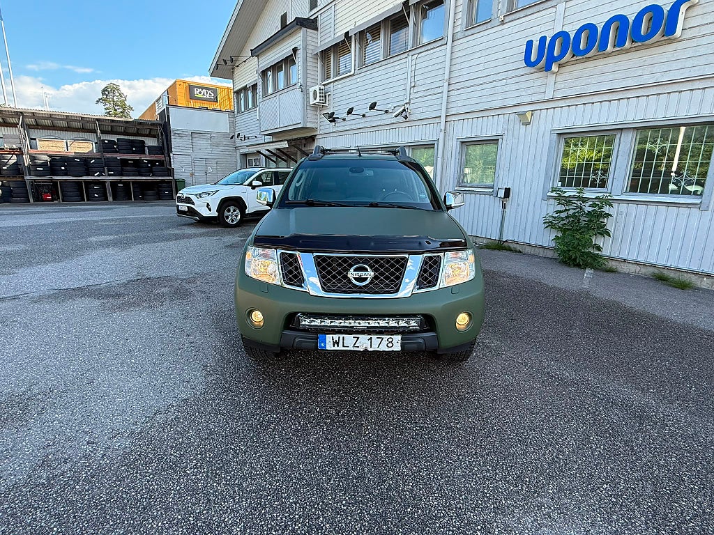 Nissan Navara DUBBELHYTT 3.0 DCI V6 4x4 AUT NAVI B-KAM NYBESK/NYSERV
