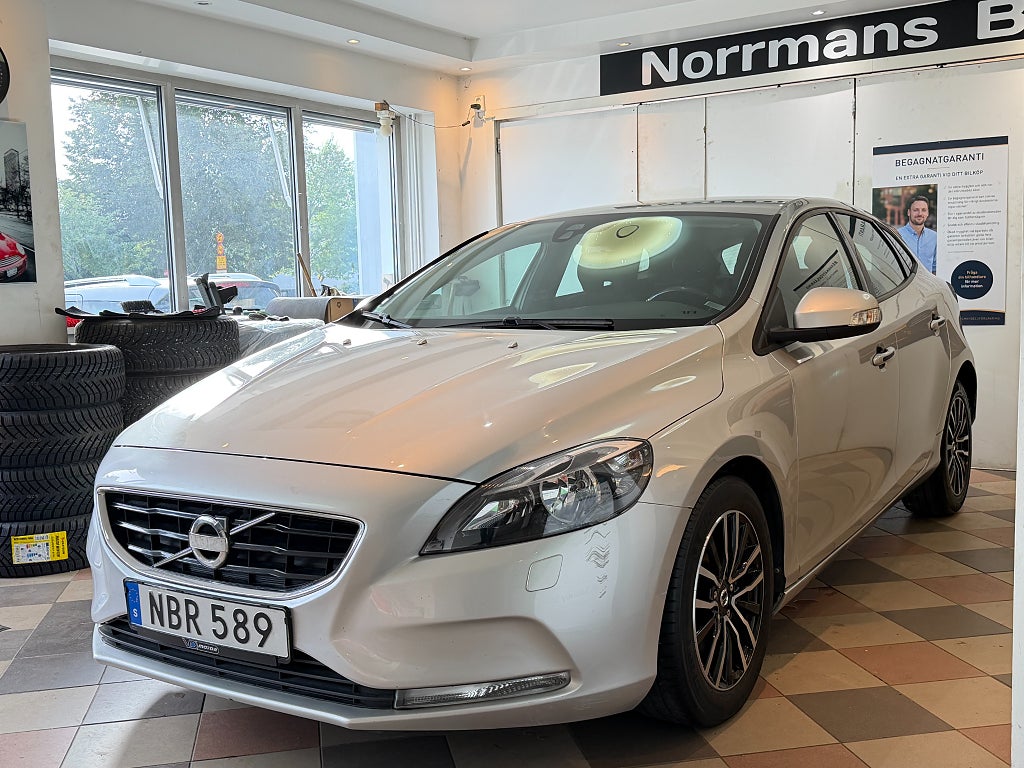 Volvo V40 D2 Kinetic Besikt/Nykamrem/Servad/Kamera/115hk