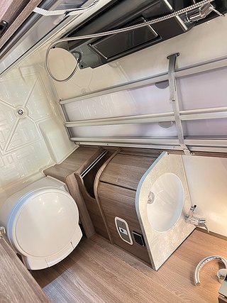 Husbil-integrerad Kabe TMI 810 LQB 20 av 27