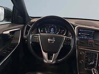 Volvo XC60 D4 AWD Summum Business Pro S&V-hjul/Dvärm/Drag/Skinn – bild 9