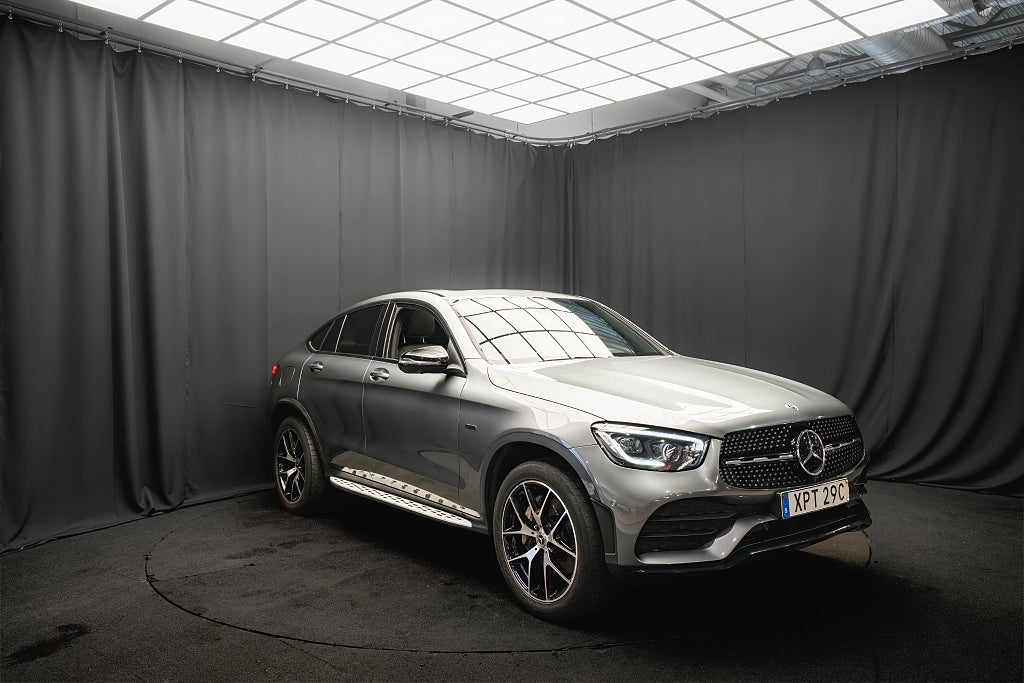 Mercedes-Benz GLC 300 e Coupé 4M AMG PANO DESIGNO BUR DRAG 360° HUD MOMS