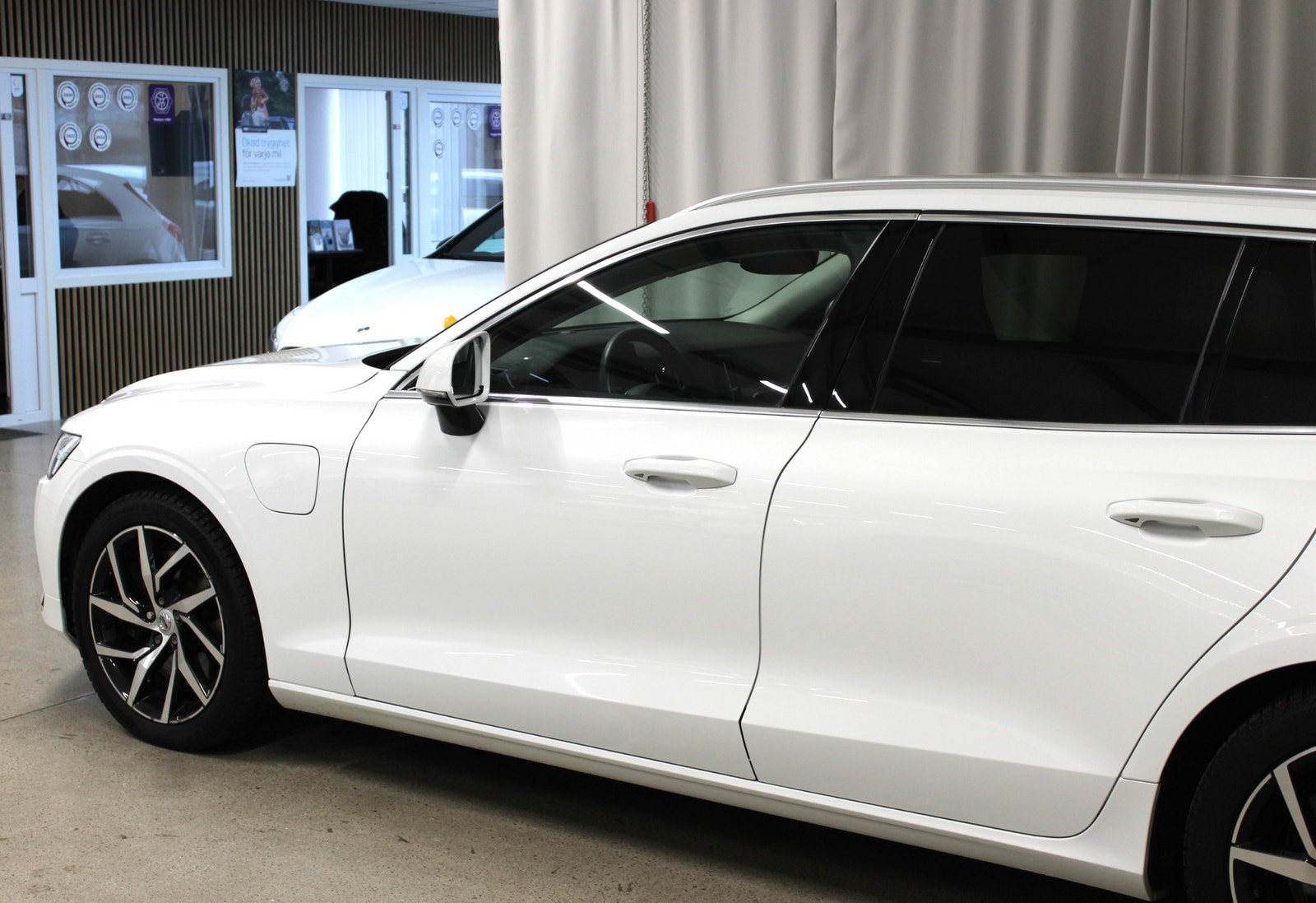Volvo V60 T6 Twin Engine AWD 340HK, Drag, 360, HUD, Navi, S&V-hju 2020 - miniatyr 10