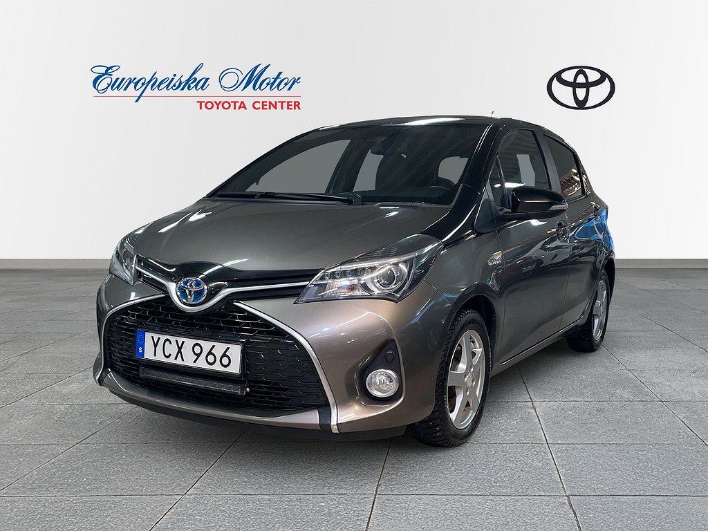 Toyota Yaris Hybrid e-CVT Style Bitone/ V-Hjul / Backkamera