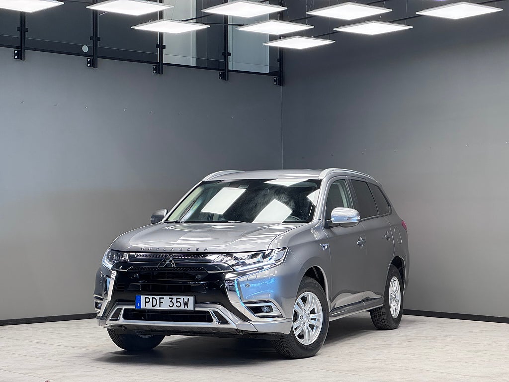Mitsubishi Outlander PHEV CVT Fleet Edition / B-kamera / Drag 