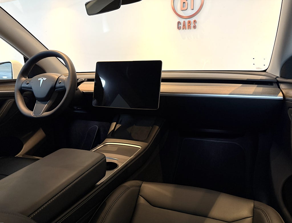 Tesla Model Y Long Range RWD Long Range VÄRMARE SKINN PANO SVENSKSÅLD