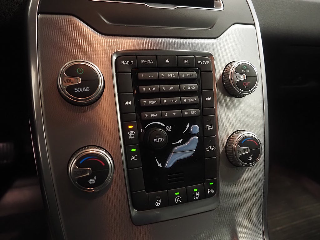 Volvo V70 D2 Geartronic Momentum Drag BLIS Farthållare Skinn 2015