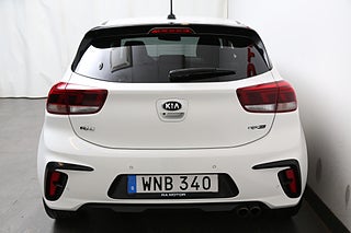 Halvkombi Kia Rio 7 av 23