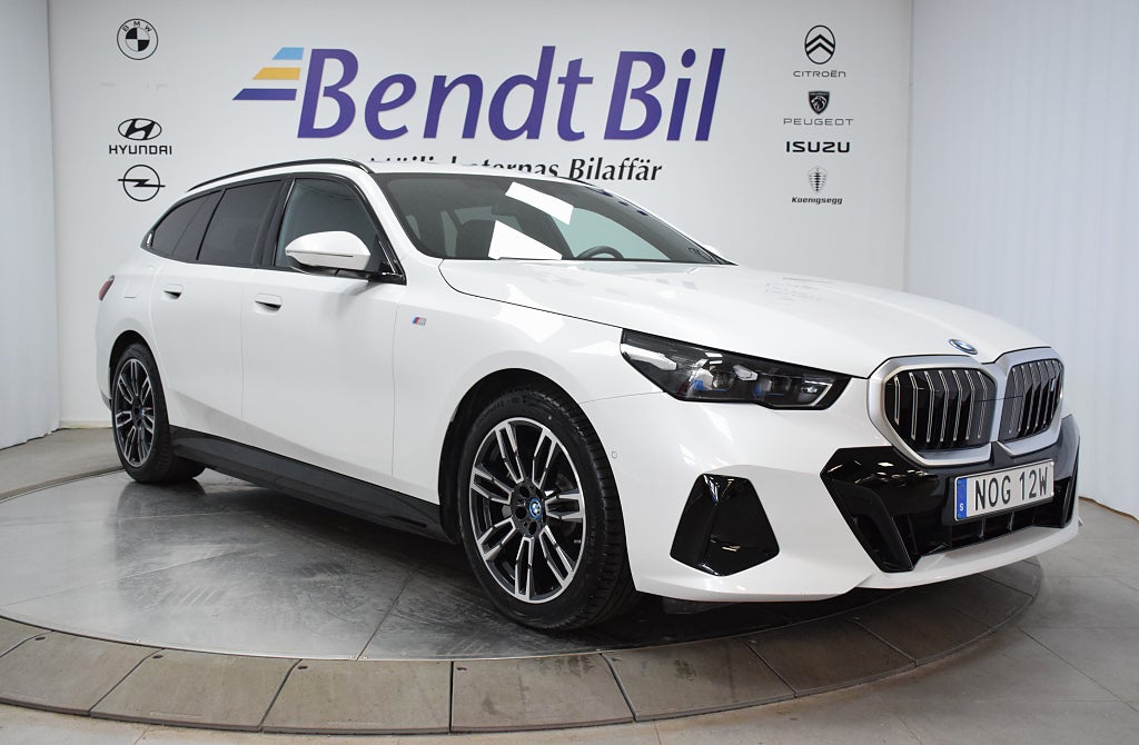 BMW i5 eDrive40 Touring / M-Sport/ Drag/ Rattvärme
