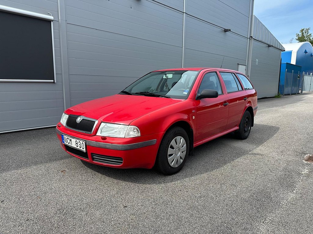 Skoda Octavia Tour Kombi 1.6 MPI  908kr/24mån Räntefritt