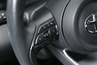 Halvkombi Toyota Yaris 14 av 23