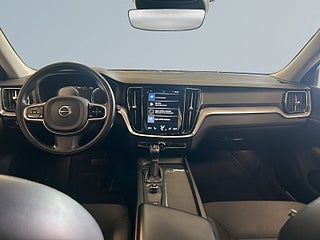 Volvo V60 D4 AWD Momentum Drag Dvärme Bkamera Navigation S&V-däck – bild 8