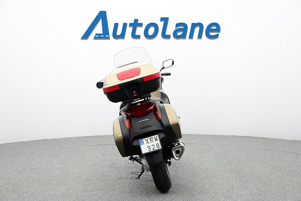 Honda NT700VA Deauville *ABS Nyservad Nya Däck