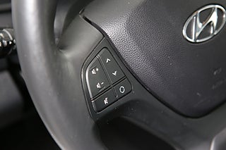 Halvkombi Hyundai i10 12 av 19