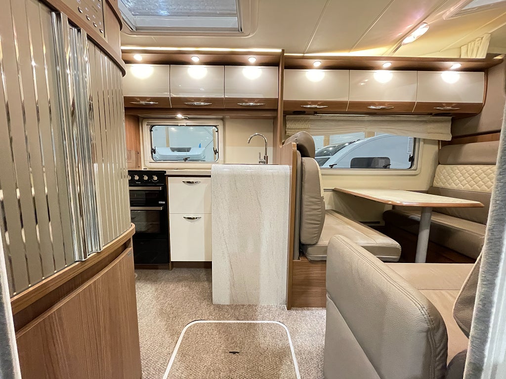 Bürstner Argos 747 /ALDE / Hyd-stöd / AC / Drag / Litium / Inverter / Aut - Bürstner