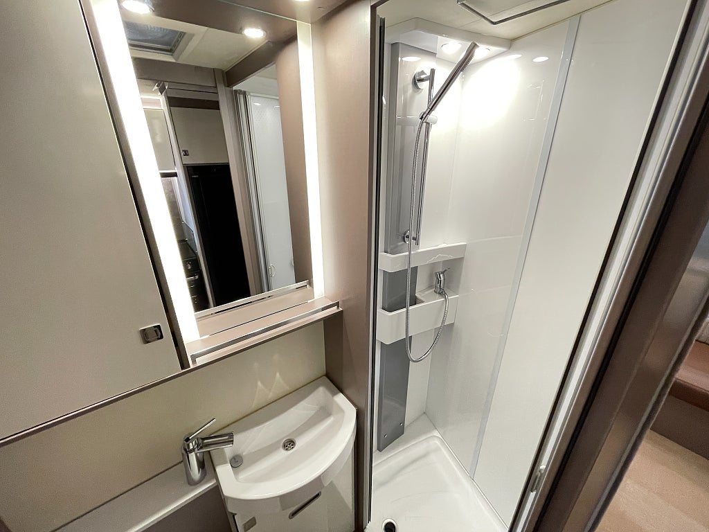 Bürstner Lyseo 744 TD Harmony Line /Soffa bak/Taksäng x2/AC bodel/Solcell - Bürstner