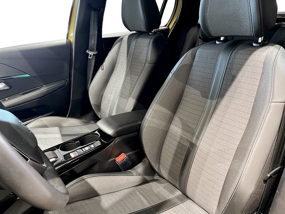 Bild på Peugeot 208 Allure Pack 1.2 PT 100hk Aut CARPLAY