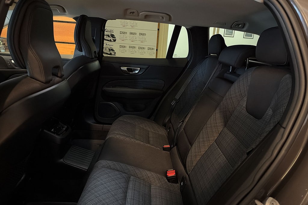 Volvo V60 Recharge T6 AWD Aut Core Edition V-hjul Värmare Kamera  miniatyr 14