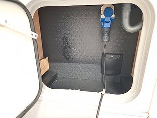 Husbil-halvintegrerad Adria CORAL 670 SC PLUS 9 av 28