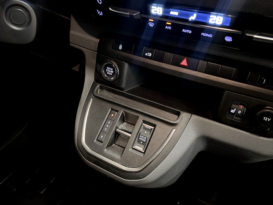 Bild på Peugeot e-Expert PRO+ 75kWh 136hk Aut L2 B-KAMERA NAVI