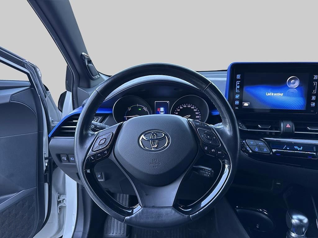 Toyota C-HR 2017 - miniatyr 9