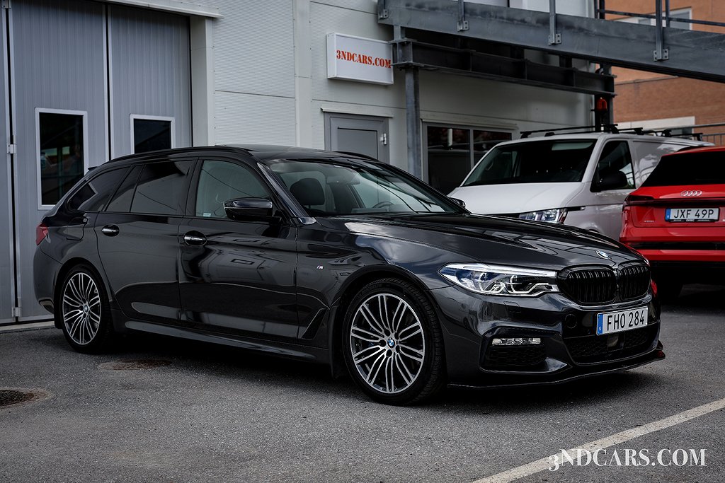 BMW 530 i xDrive G31 Touring M-Sport Innovation Komfortstolar Pano H&K