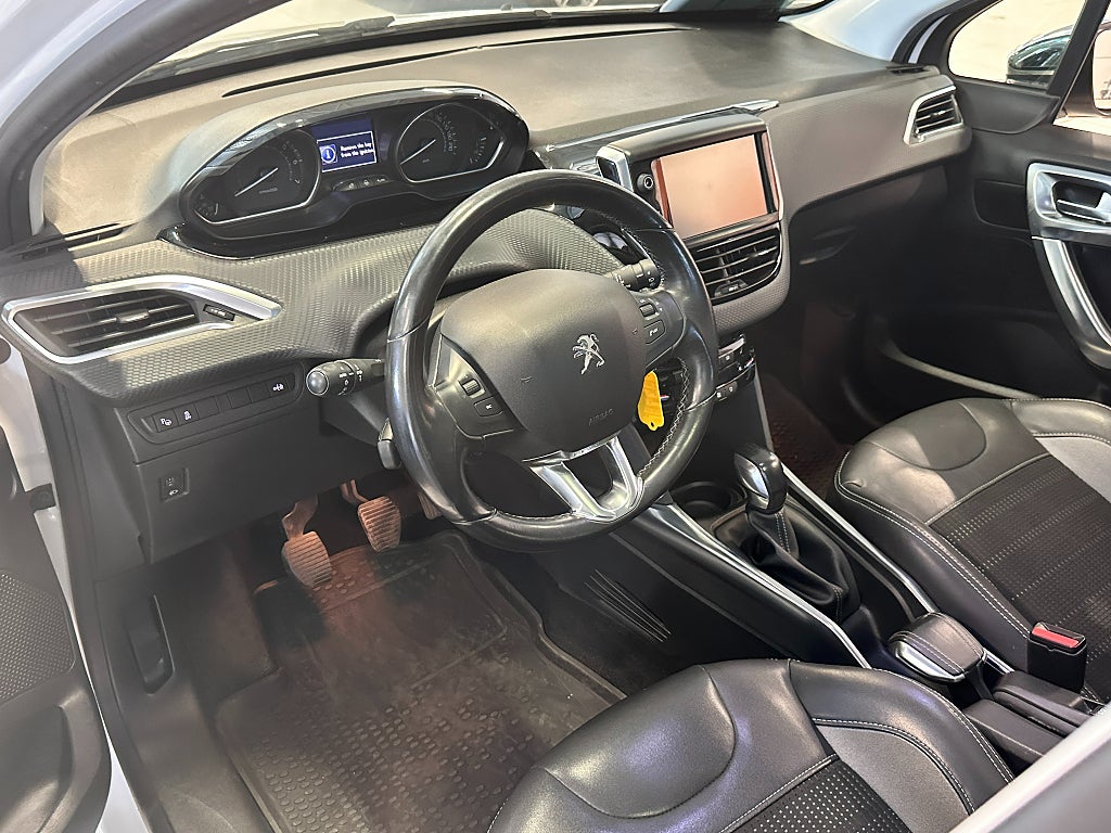 Peugeot 2008 Allure 1.2 VTi Panorama, dragkrok thumbnail