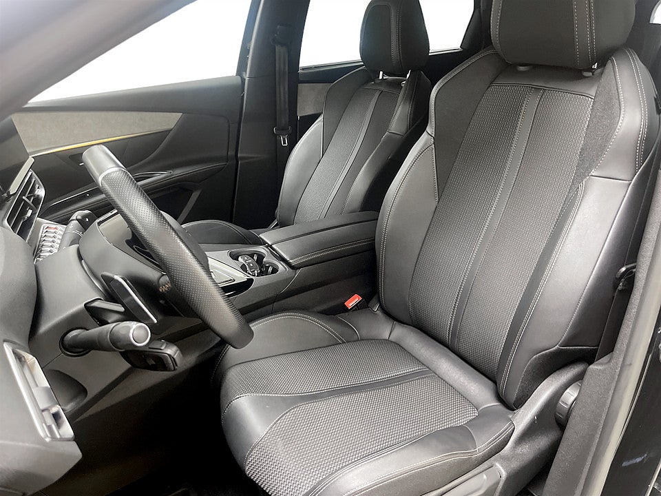 Bild på Peugeot 5008 GT 1.2 PT 130hk Aut 7-SITS B-KAMERA CARPLAY