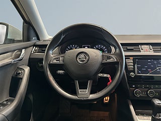 Skoda Octavia Scout 2.0 TDI 4x4 Premium Drag CANTON Kamera Mvärm Navi S&V