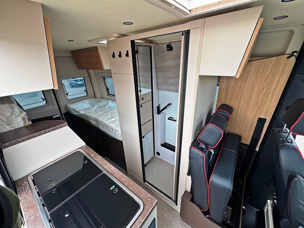 Bürstner Habiton HMX 6.0 4WD Panorama 190 hk FINNS I HALLEN