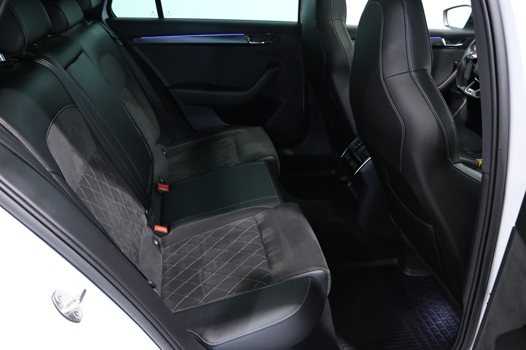 Skoda Superb 2021, bild 6/10