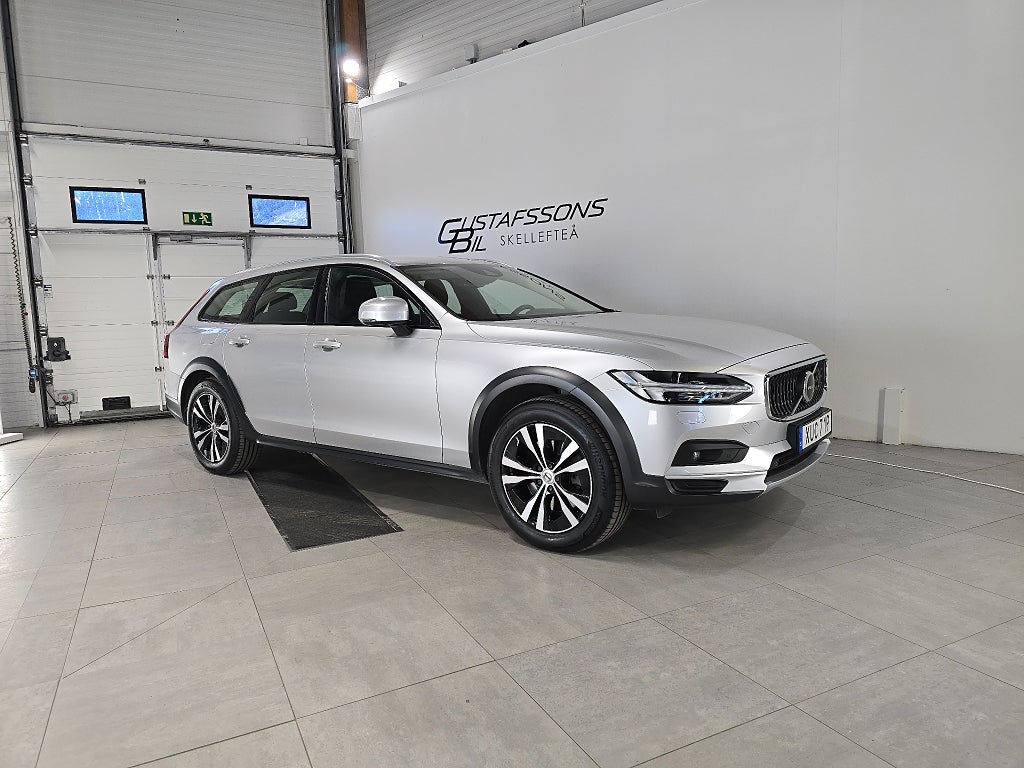 Volvo V90 Cross Country B4 AWD Momentum | V-hjul Drag Värmare VOC
