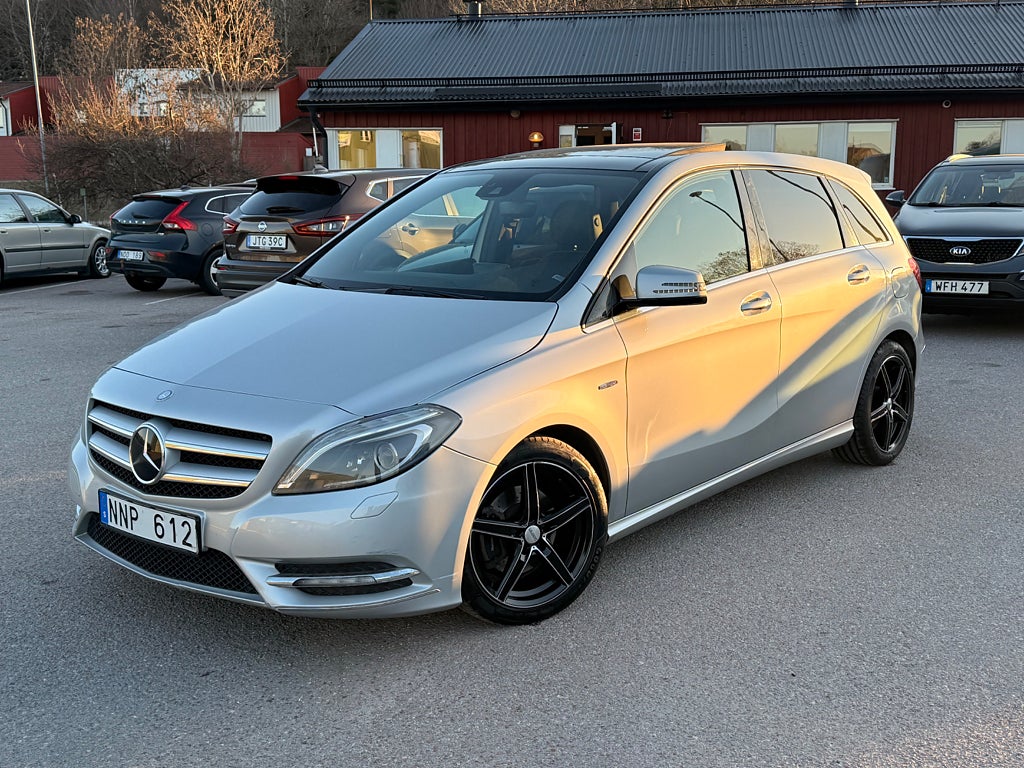 Mercedes-Benz B 180 CDI BlueEFFICIENCY 7G-DCT Sport Panorama Automat