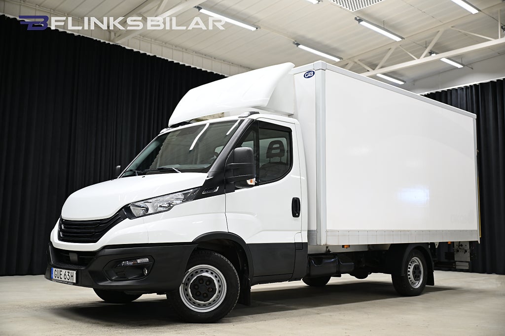 Iveco Daily 136HK Automat|Volymskåp|BGLyft|Sidodörr|Backkamera|Moms