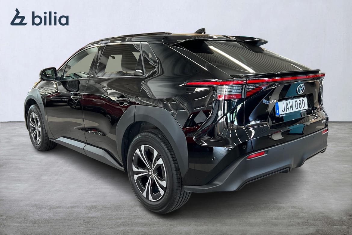 Toyota bZ4X Executive AWD-Nyservad 2024, bild 2/50