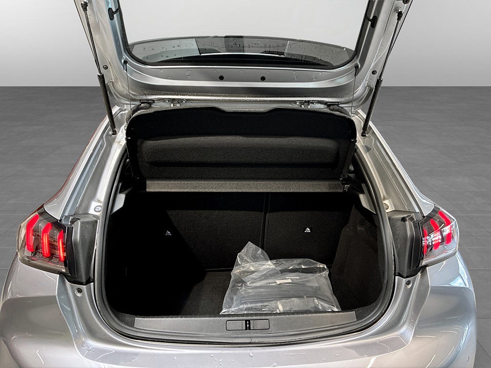 Bild på Peugeot 208 Allure Pack 1.2 PT 100hk B-KAMERA CARPLAY
