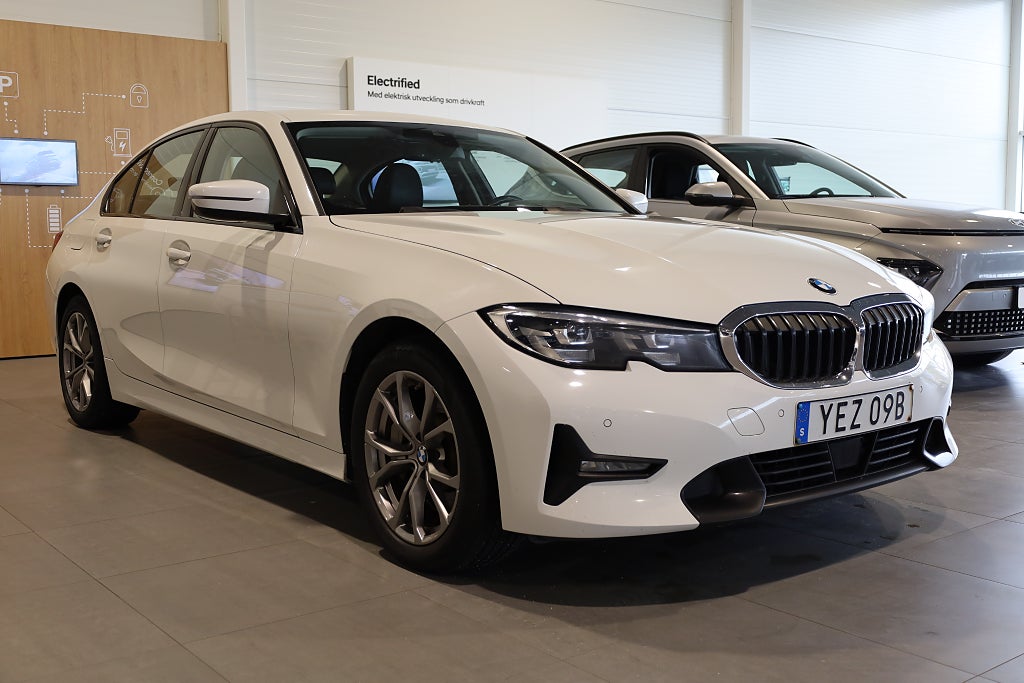 BMW 330e Sedan Steptronic Sport line Navi CarPlay Leasbar